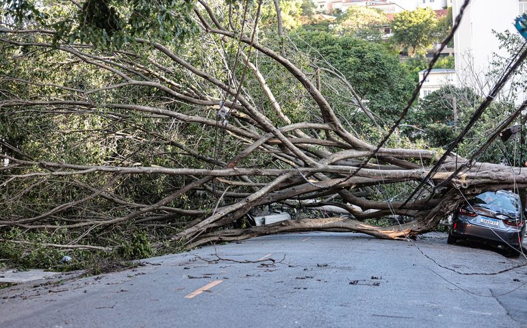 Mais de 1,3 milhão de imóveis continuam sem energia elétrica em SP