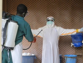 Centro de tratamento de Ebola foi incendiado, enquanto o número de mortos no Congo ultrapassa 4.000.
