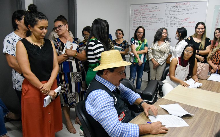 Sancionada: Prefeito Gilberto Gonçalves e Secretário Carlos Gonçalves se reúnem com profissionais para implementar repasse do piso da enfermagem em Rio Largo