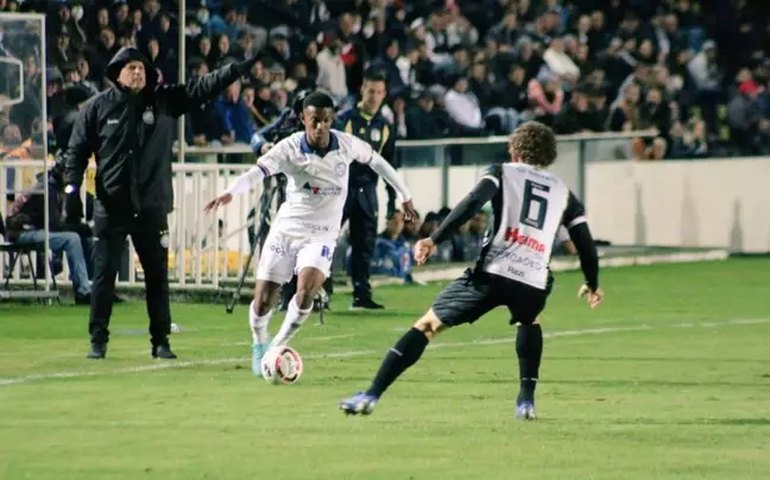 Bahia vence o Operário, quebra jejum e encosta no Cruzeiro na Série B