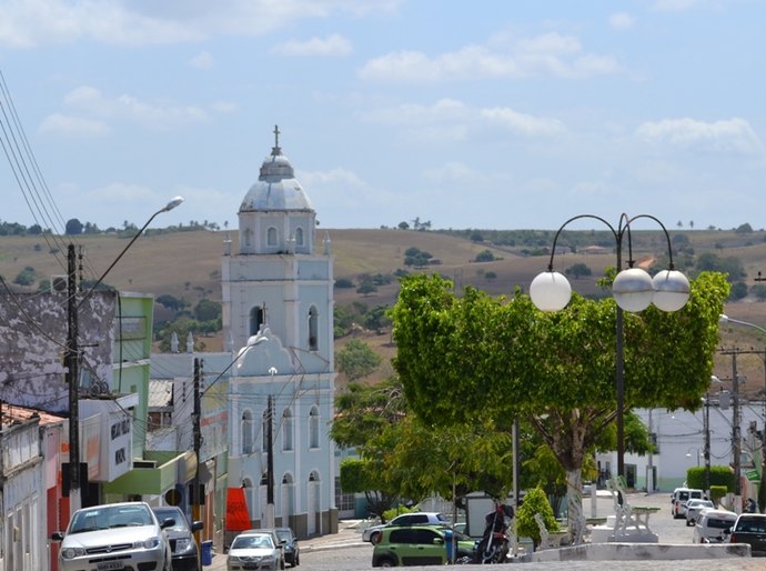Procissão marca encerramento das festividades da padroeira de Limoeiro