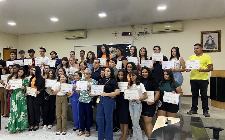 Ciência e Tecnologia  entrega  certificados para os concluintes do OxeTech em Santana do Ipanema