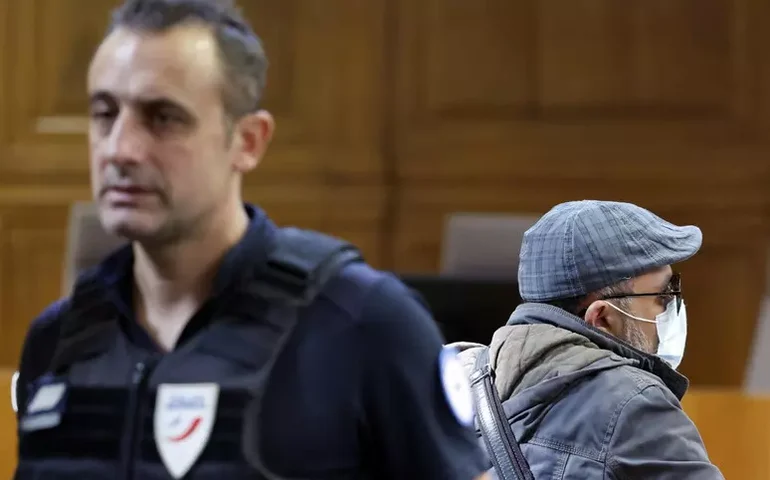 Ex-vereador britânico é acusado de violentar esposa por 13 anos