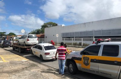 SMTT autua e remove 11 veículos por transporte clandestino em Maceió