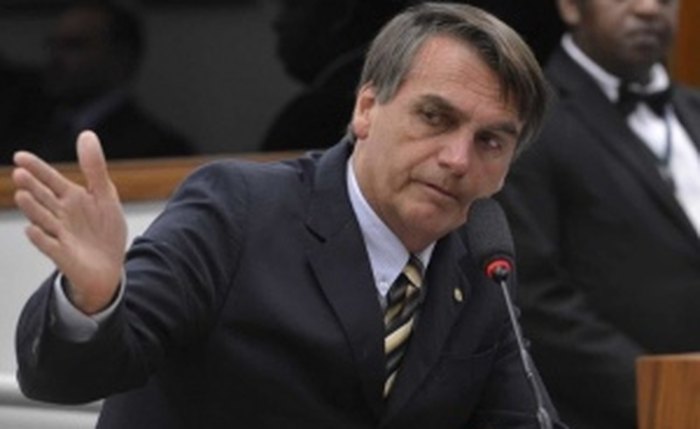 Entidades criticam Bolsonaro por excesso de decretos