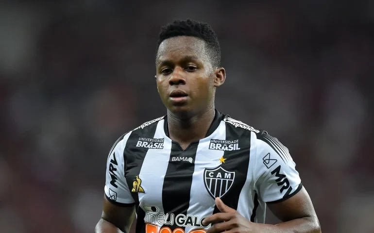 Cazares ganha chance no Santos após passagem discreta pelo América-MG