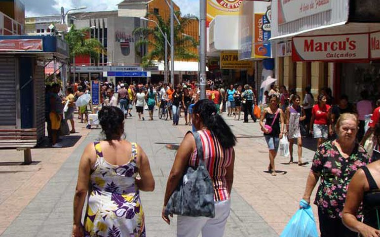 Maceioenses fecham o mês de junho com mais dívidas