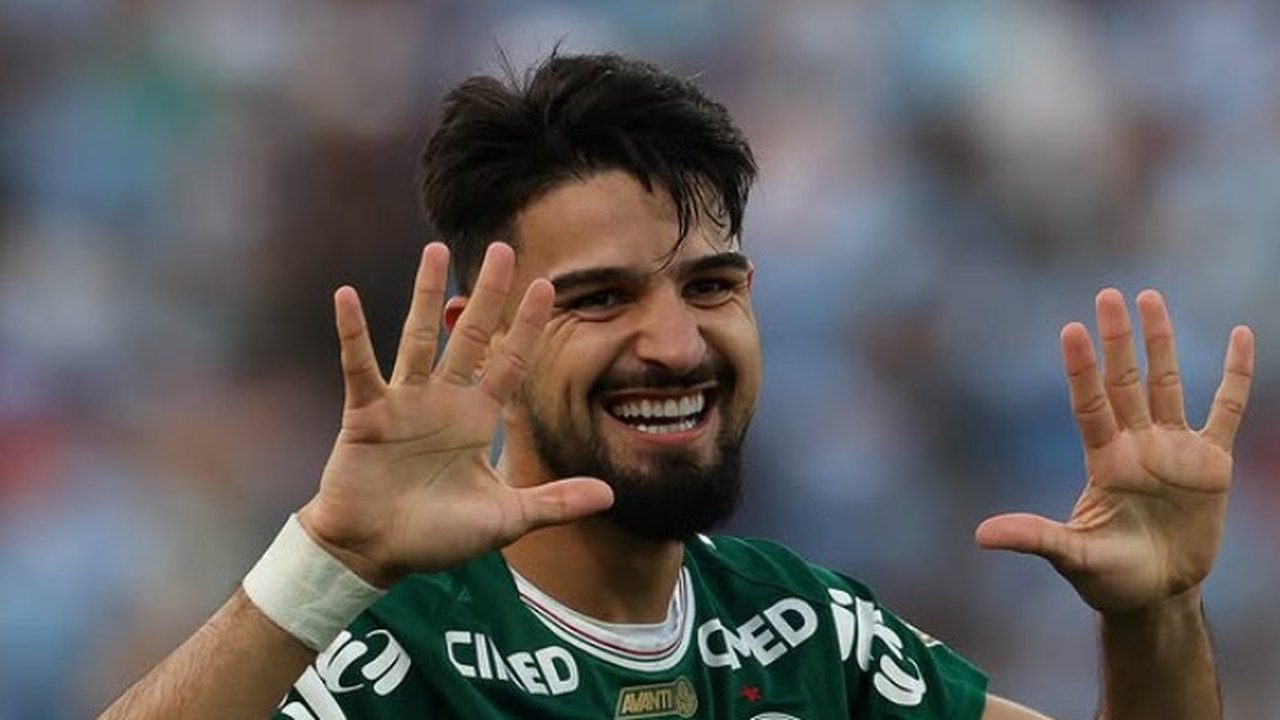 Flaco López volta aos treinos após vice-campeonato com a Argentina