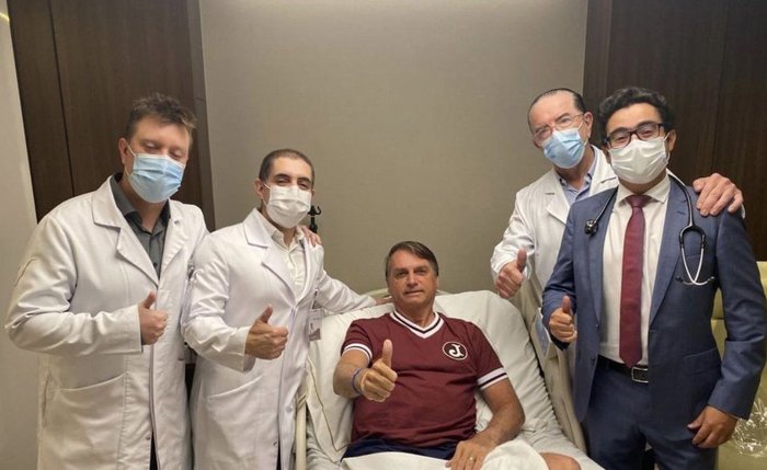Presidente Bolsonaro interrompeu férias por problemas intestinais