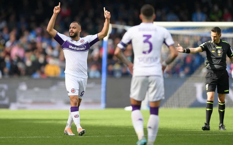Arthur Cabral faz golaço, Napoli perde para Fiorentina e pode se afastar do topo