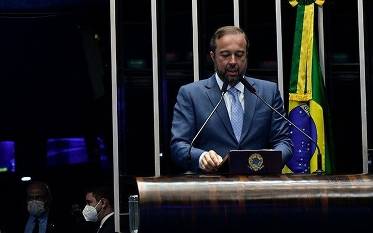 Senador Alexandre Silveira pede convocação de Guedes e presidente da Petrobras na CAE