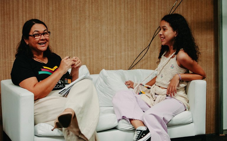 Garotas-propaganda da Bienal retratam importância da leitura para crianças