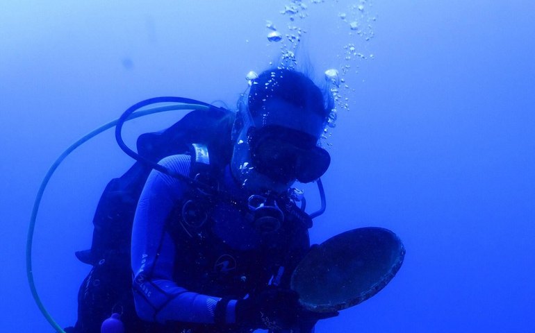 Pesquisadores encontram rara ânfora selada de 1.100 anos na costa da Turquia (FOTOS)