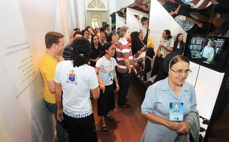 Participantes do Encontro de Marketing Católico visitam o Museu do Palácio