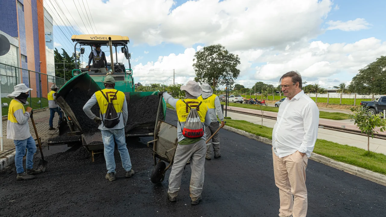 Corredores de tráfego em Arapiraca recebem melhorias de recapeamento e novo asfalto