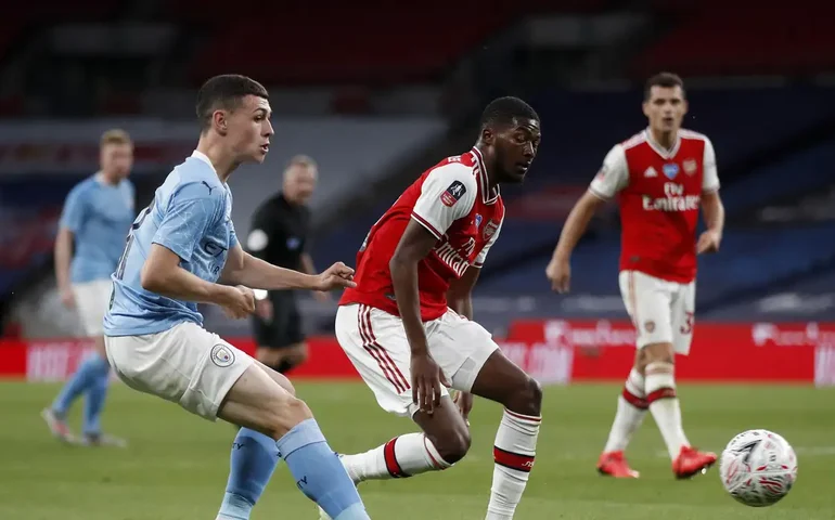 Arsenal vence Burnley fora de casa, chega à nona vitória seguida e consolida liderança