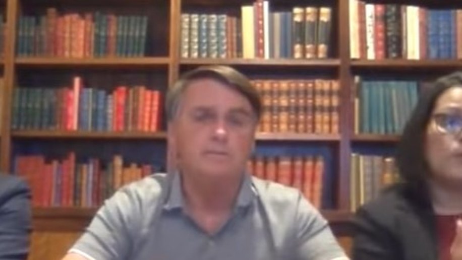 Bolsonaro questiona o uso de máscara contra a covid, tá “ok?”