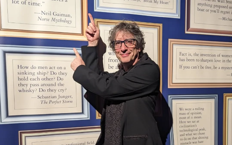 Adaptação de obra de Neil Gaiman, acusado de abuso, pode não ir ao ar, diz ator