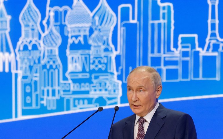 Giro Internacional: Putin negocia com Trump cessar-fogo na Ucrânia