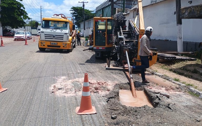 Sanama e Casal implantam coletor de esgoto que vai beneficiar 130 mil pessoas na parte alta de Maceió