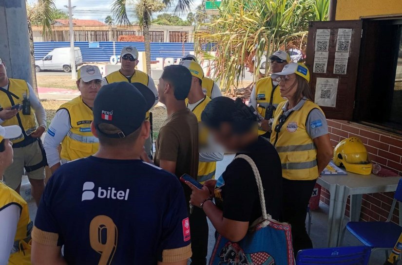 Ronda no Bairro presta atendimento humanitário a estrangeiros em situação de vulnerabilidade na Praia do Francês