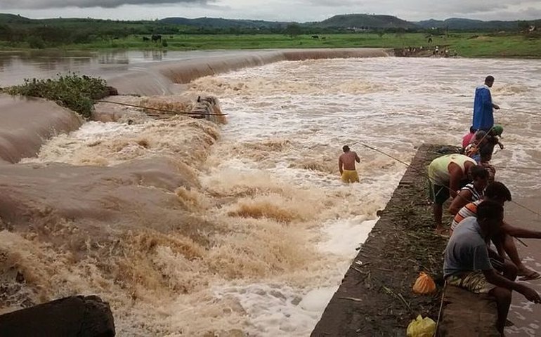 Após transbordamento do Rio Mundaú, Prefeito Gilberto Gonçalves decreta estado de emergência em Rio Largo
