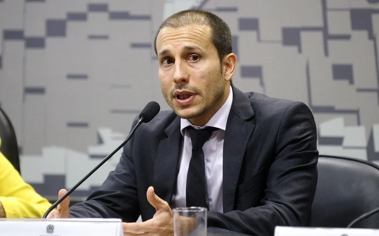 Diretor da PF afirma que ação que prendeu ex-presidente do BRB focou em corrupção no banco