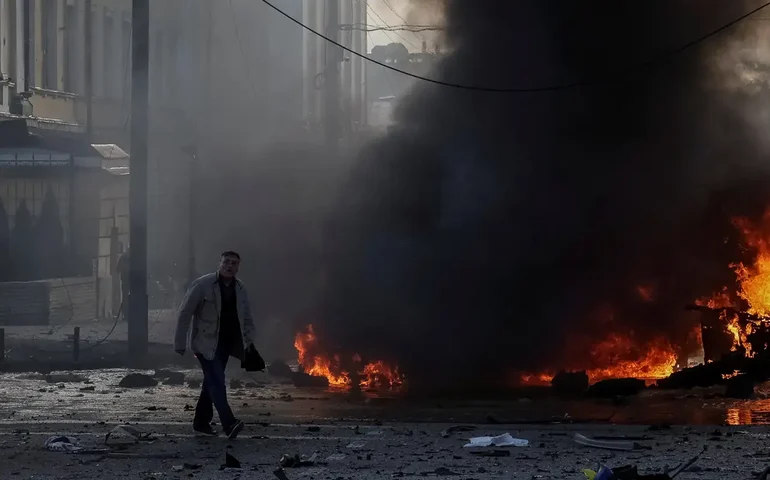 Rússia bombardeia segunda maior cidade da Ucrânia; ataque deixa mais de 20 feridos