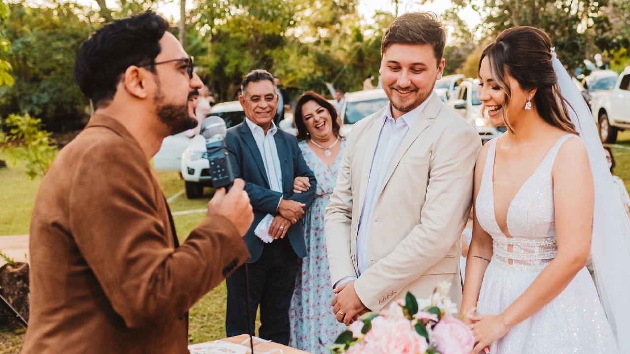 Drive-in: Veja um casamento adaptado para a pandemia