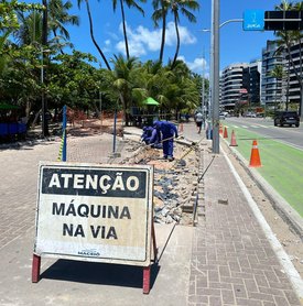 Prefeitura avança nos serviços de manutenção da infraestrutura ao longo da orla marítima de Maceió