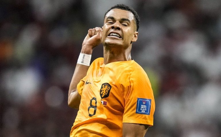 PSV anuncia acordo por &#8216;transferência recorde&#8217; do atacante Gakpo ao Liverpool