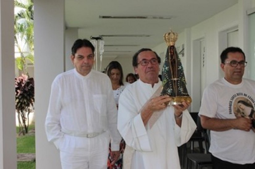 Imagem peregrina de Nossa Senhora Aparecida vai á Santa Casa Farol