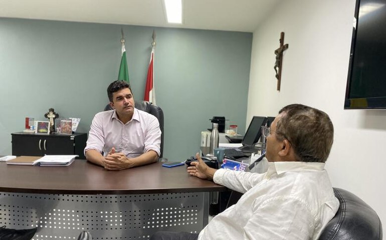 Seinfra e Prefeitura de Olho D’Água do Casado discutem habitação e campo de futebol no município