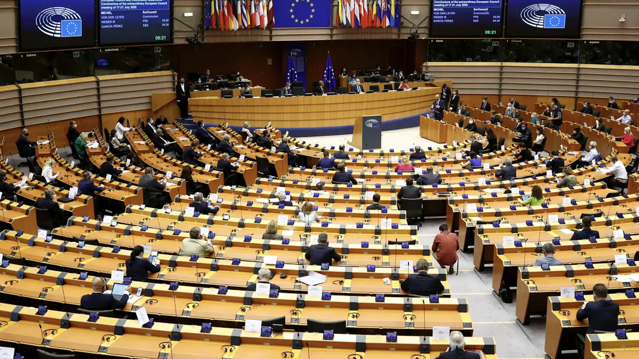 UE: Partidos de direita buscam coalizões para ganhar espaço no novo Parlamento Europeu