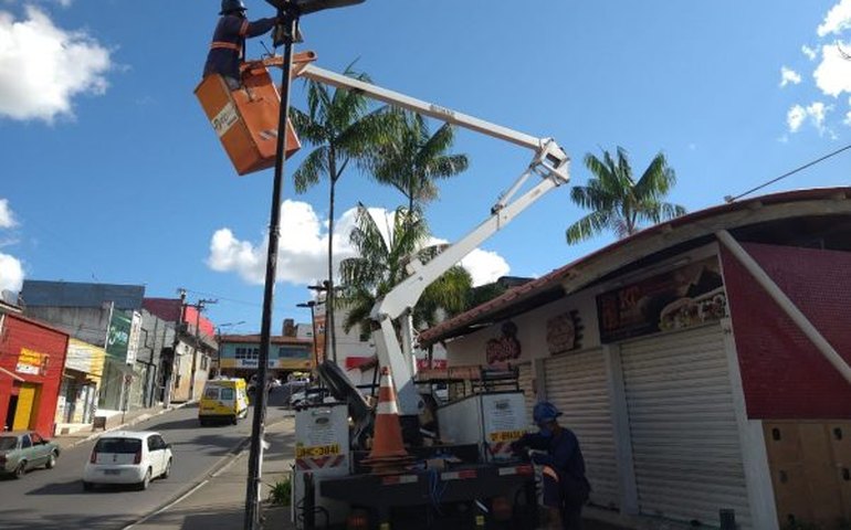 Mercado de artesanato recebe iluminação de led da prefeitura