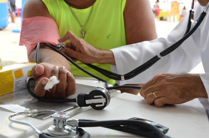 Como o calor afeta a pressão arterial?