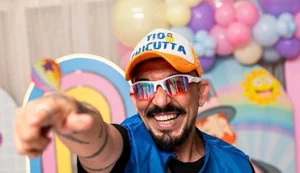 Recreador é bastante conhecido por sua atuação profissional no cenário de festas infantis em Maceió. Foto: Reprodução/Redes Sociais.