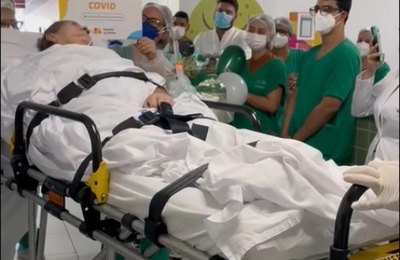 Idosos de 64 anos vence Covid-19 e recebe alta do Hospital da Mulher após mais de 6 meses de internação