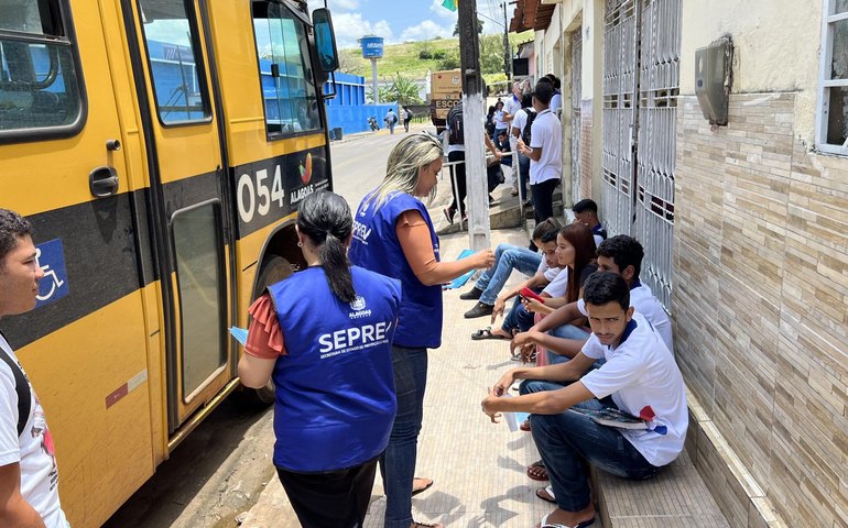 Seprev leva informação sobre tratamento para dependentes químicos ao interior