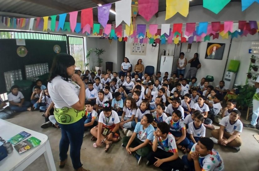 Projeto Ecoponto Aqui leva educação ambiental a estudantes no Dique Estrada