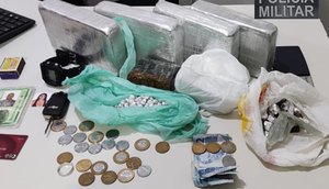 Mulher é presa com 4kg de cocaína em residência na Zona Norte de Aracaju / Foto: Foto: Polícia Militar/SE