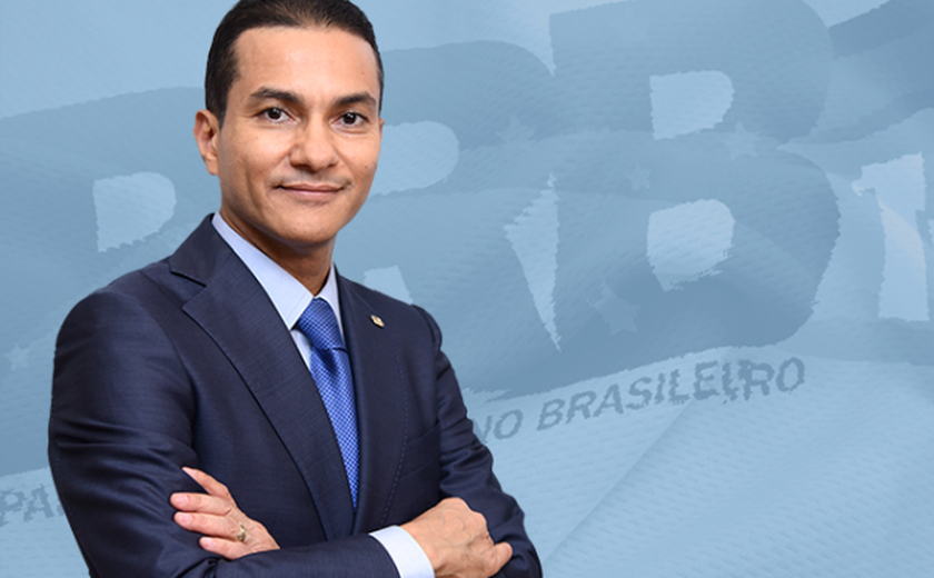 Presidente do Republicanos conversa com Flávio Bolsonaro sobre eleição do Rio e corteja apoio do PL para sucessão de Lira