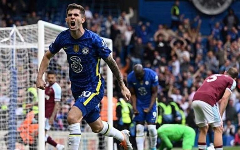 Pulisic marca no fim e Chelsea vence West Ham pelo Campeonato Inglês