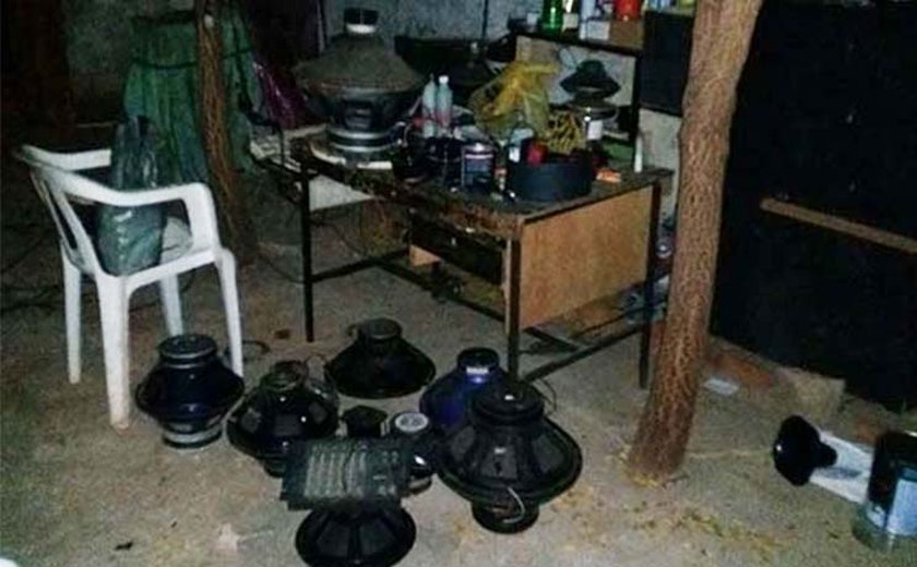 Polícia recupera reboque e “paredão” roubados em Taquarana