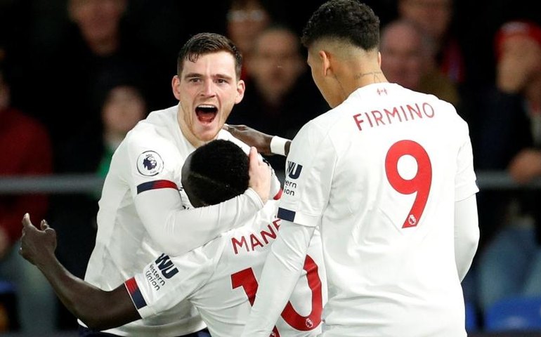 Liverpool vence fácil o Brentford por 2 a 0 e mantém 100% de aproveitamento no Inglês