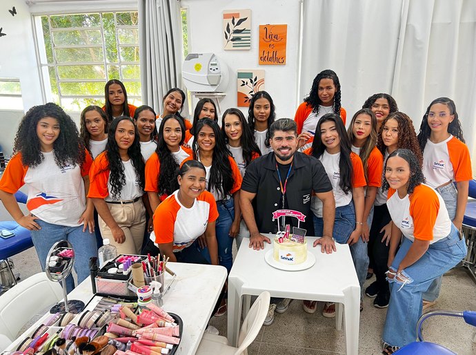 Beleza que transforma: Senac e Amigos do Bem qualificam mulheres do Sertão Alagoano no segmento da maquiagem profissional