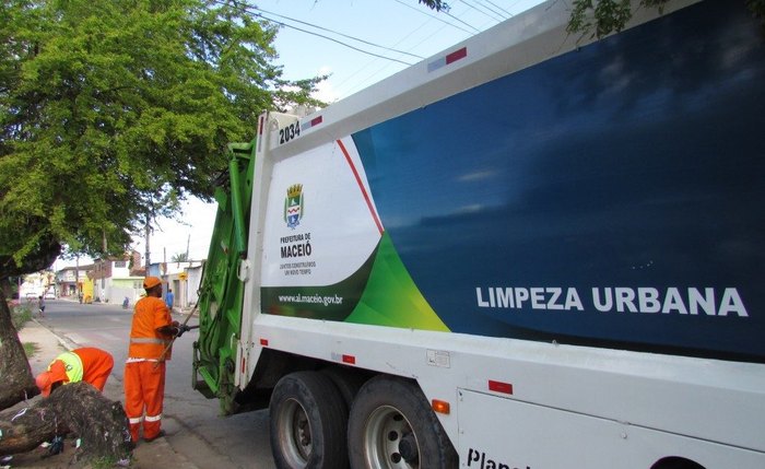 Coleta de lixo em Maceió