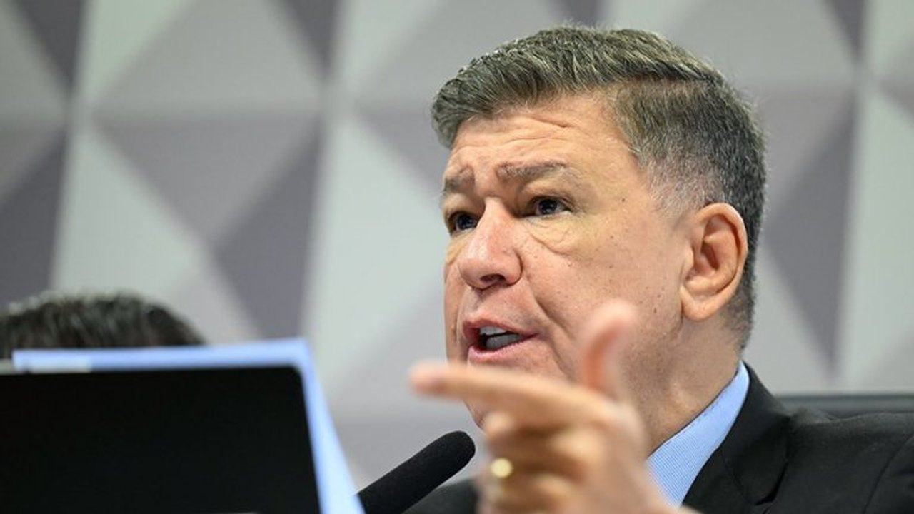 Ex-presidente de CPI cobra explicações da PF sobre troca de delegado em inquérito do INSS