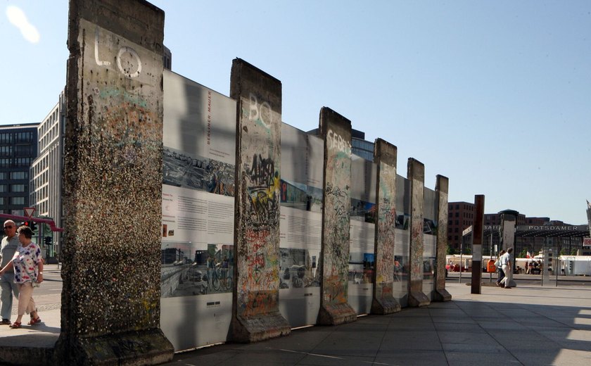 'Primeiro passo da fase final': queda do Muro de Berlim completa 35 anos