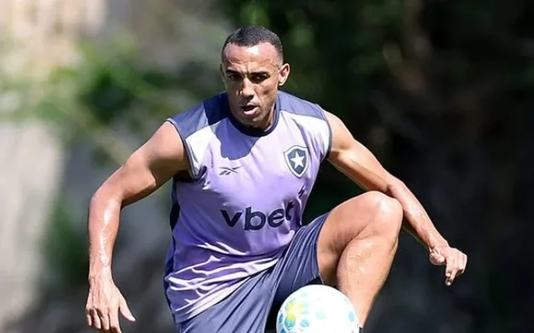 Botafogo acumula dívida de R$ 1,1 bilhão em contratações e total chega a R$ 2 bilhões